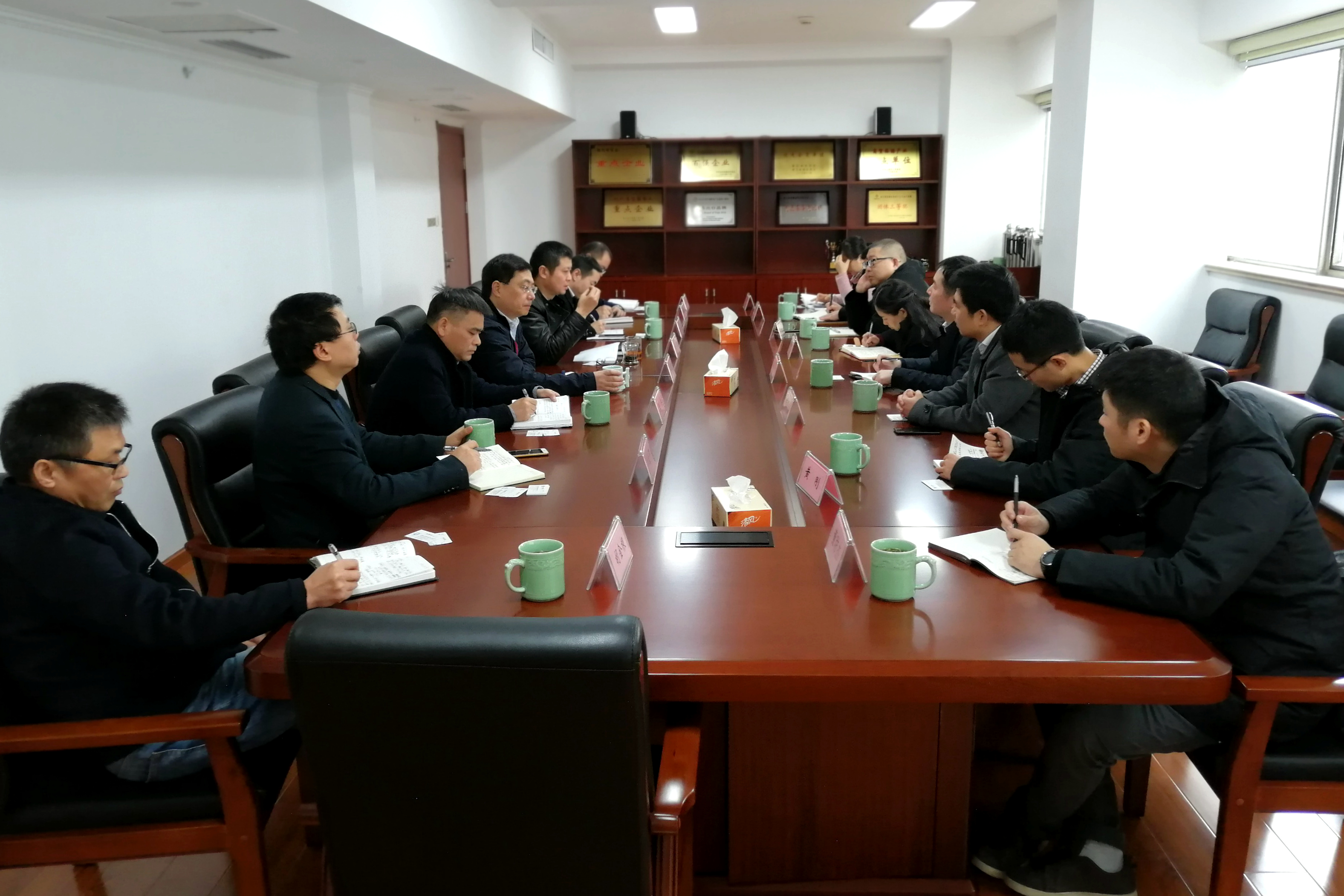 安吉县杜尉栋副县长一行到访开云体云APP官网入口商议茶苗扶贫事宜