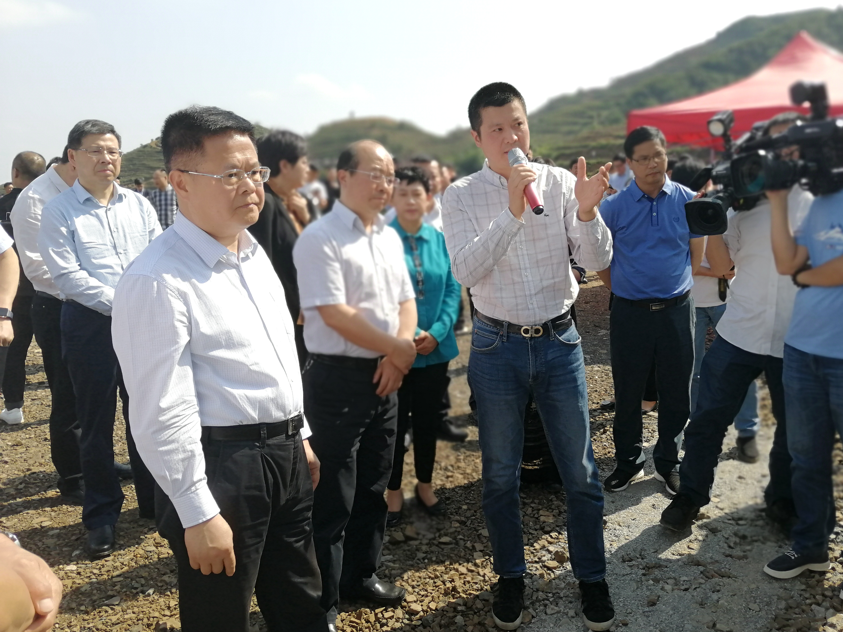 浙江省委副书记郑栅洁考察开云体云APP官网入口贵州普安“白叶一号”工程种植基地