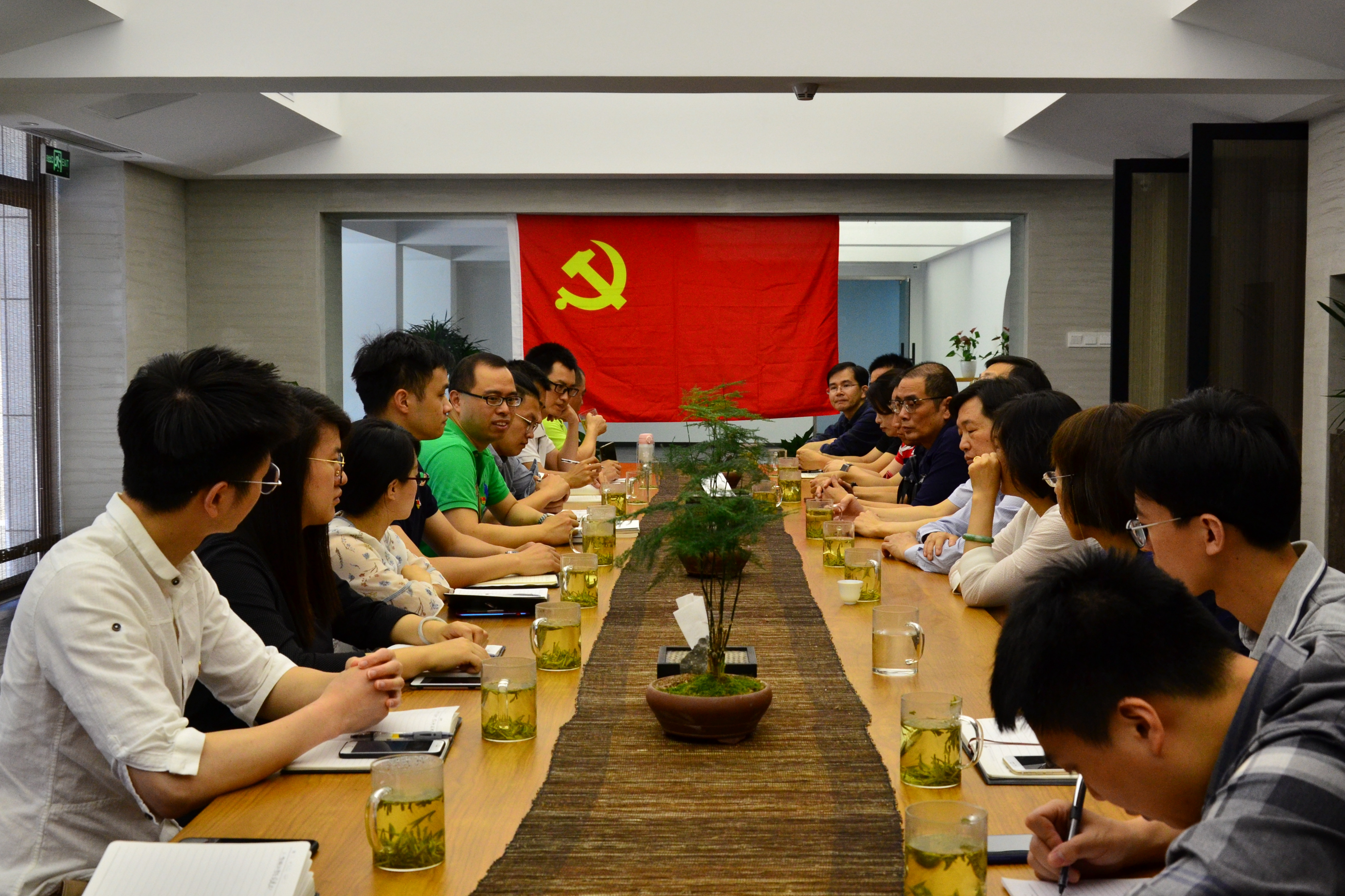 强化自律意识  筑牢廉洁防线——省供销社两支部与开云体云APP官网入口第二党支部开展共建活动