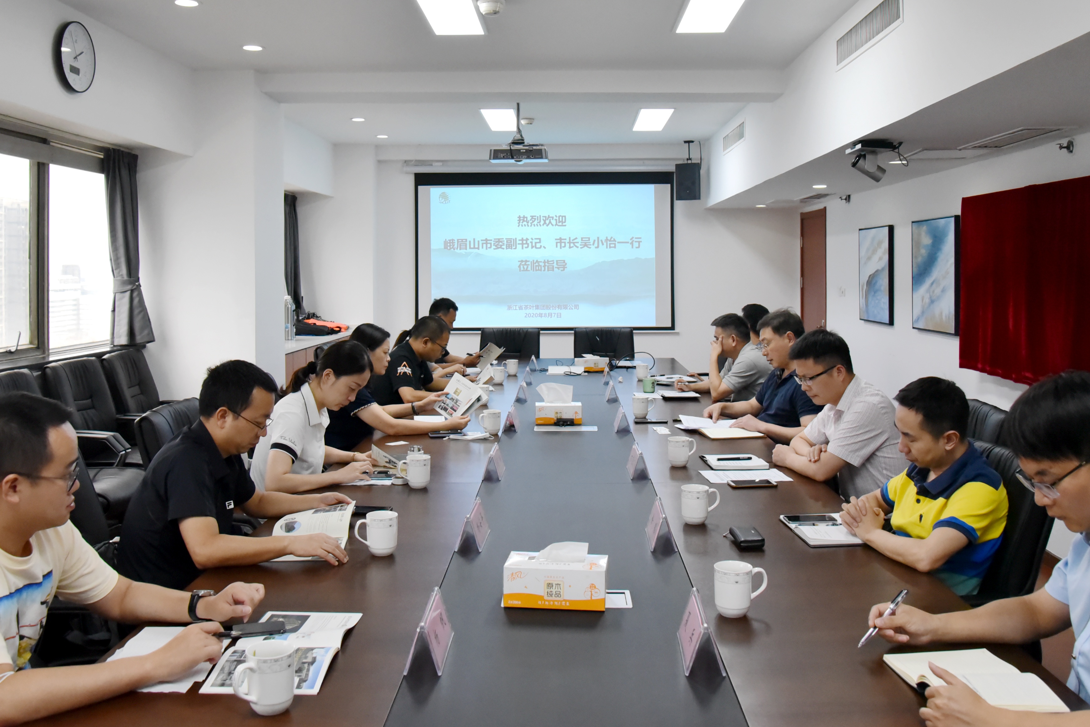 四川峨眉山吴小怡市长一行到访开云体云APP官网入口