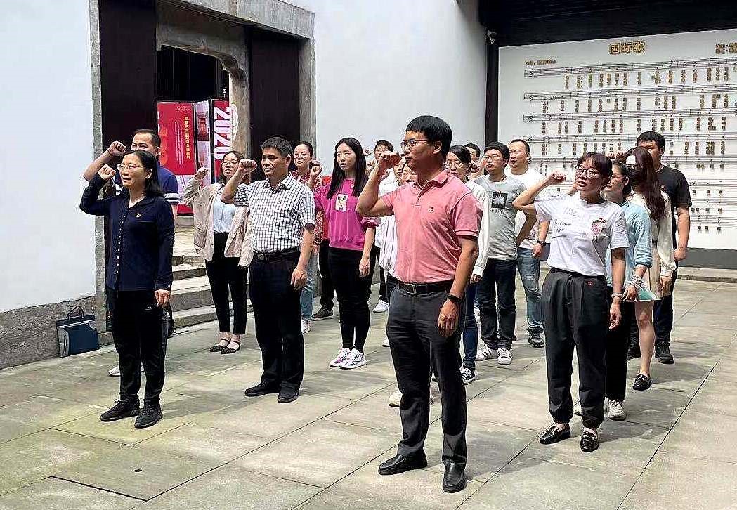 开云体云APP官网入口党委第一、二党支部赴小营江南红巷开展联合主题党日活动