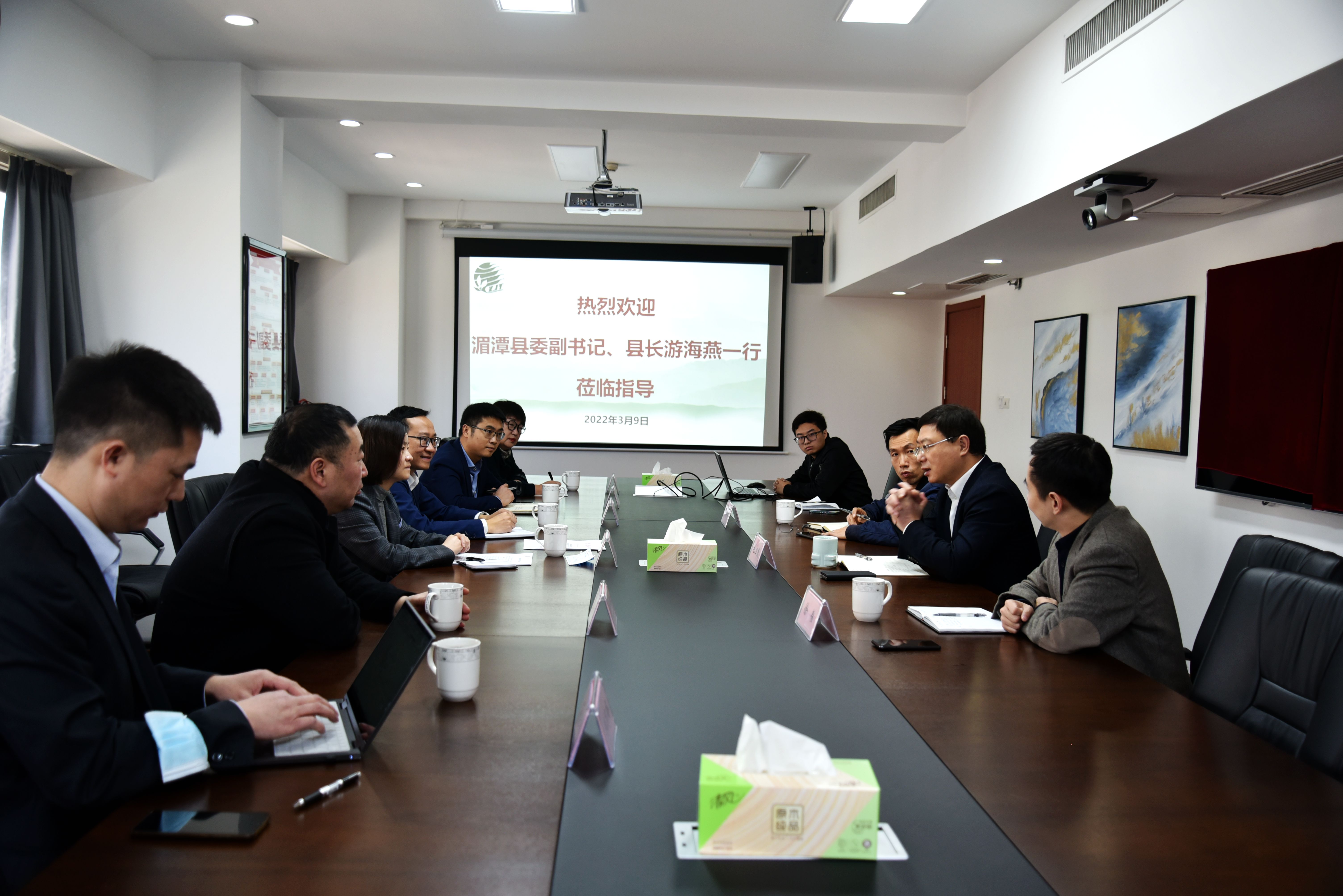 贵州省湄潭县委副书记、县长游海燕一行莅临开云体云APP官网入口考察交流