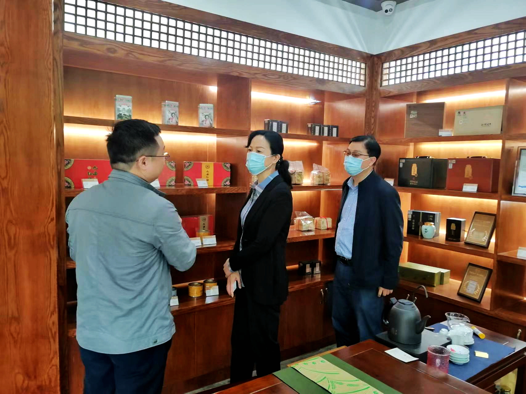 上城区政协黄爱芳主席一行来开云体云APP官网入口梅家坞体验中心考察