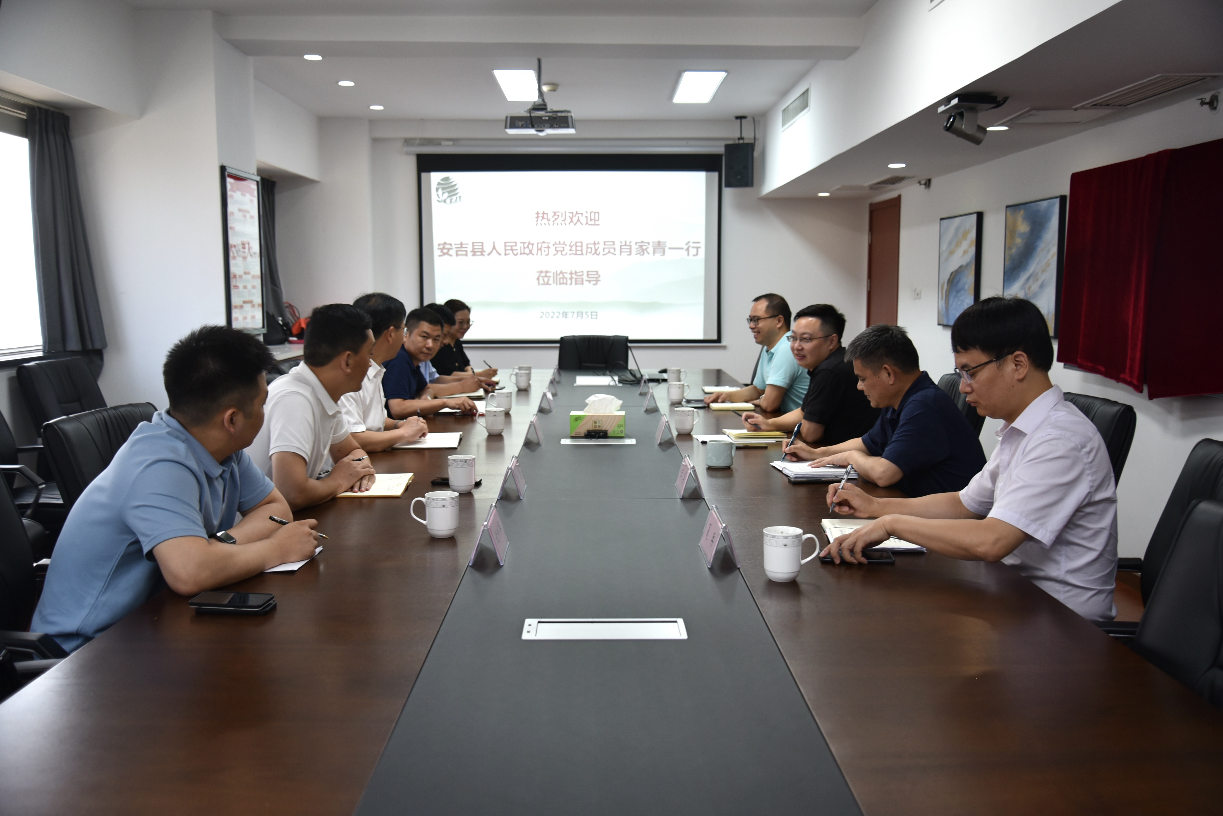 安吉县人民政府党组成员肖家青一行莅临开云体云APP官网入口座谈交流