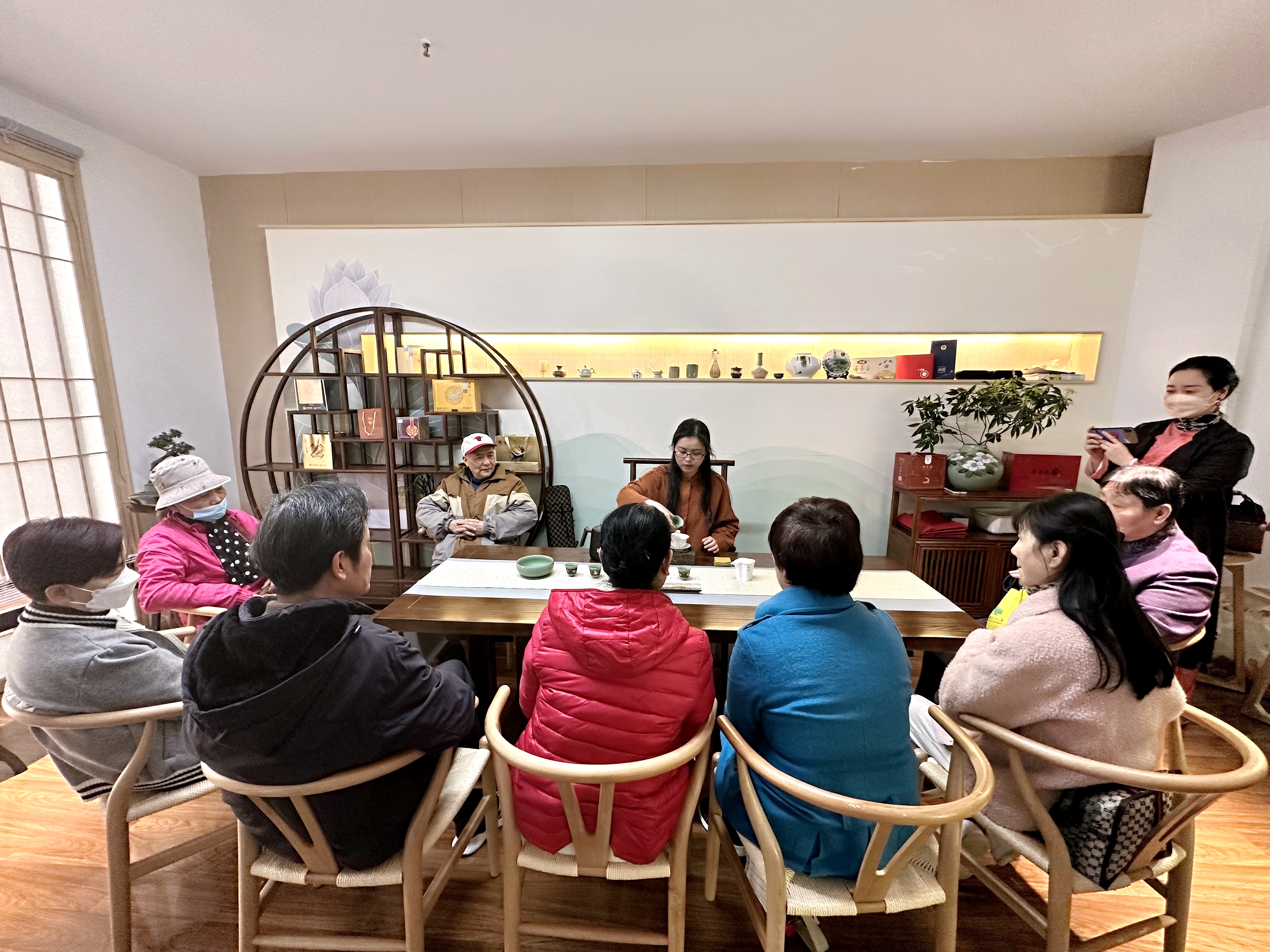 开云体云APP官网入口狮峰制茶公司开展茶文化公益活动