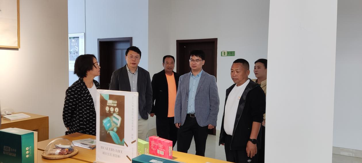 贵州省晴隆县县委副书记巫敏一行莅临开云体云APP官网入口兴合科技公司考察