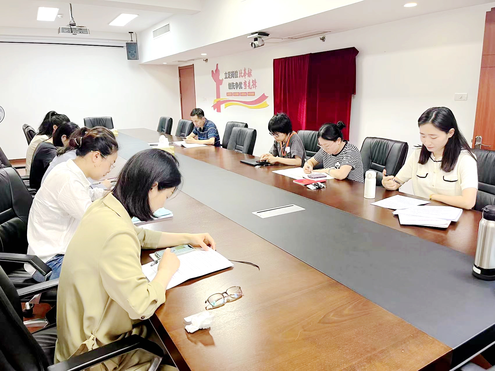 开云体云APP官网入口第四党支部召开半年度意识形态工作分析研判会