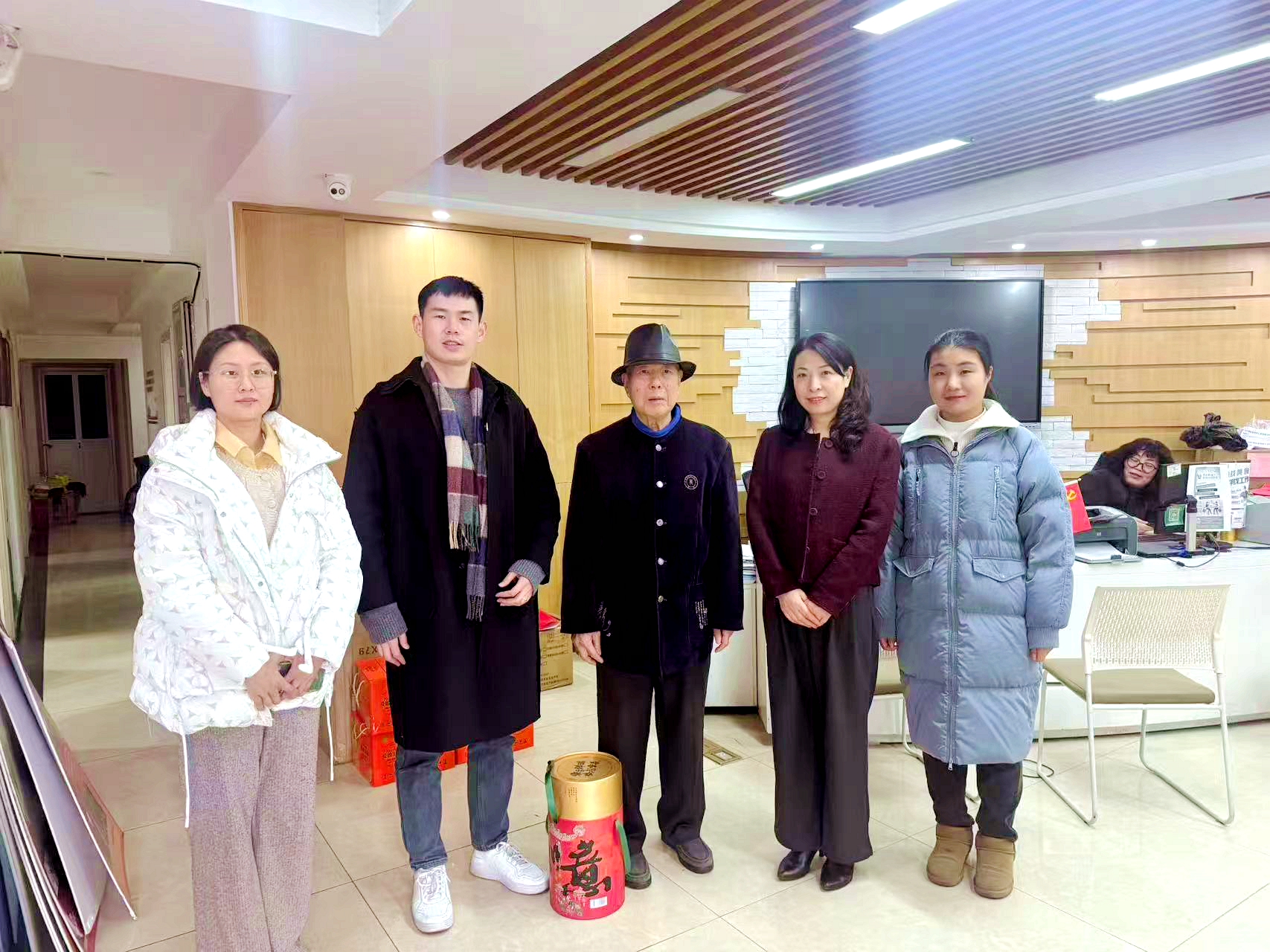 开云体云APP官网入口第一党支部联合所巷社区党委开展困难党员关爱活动