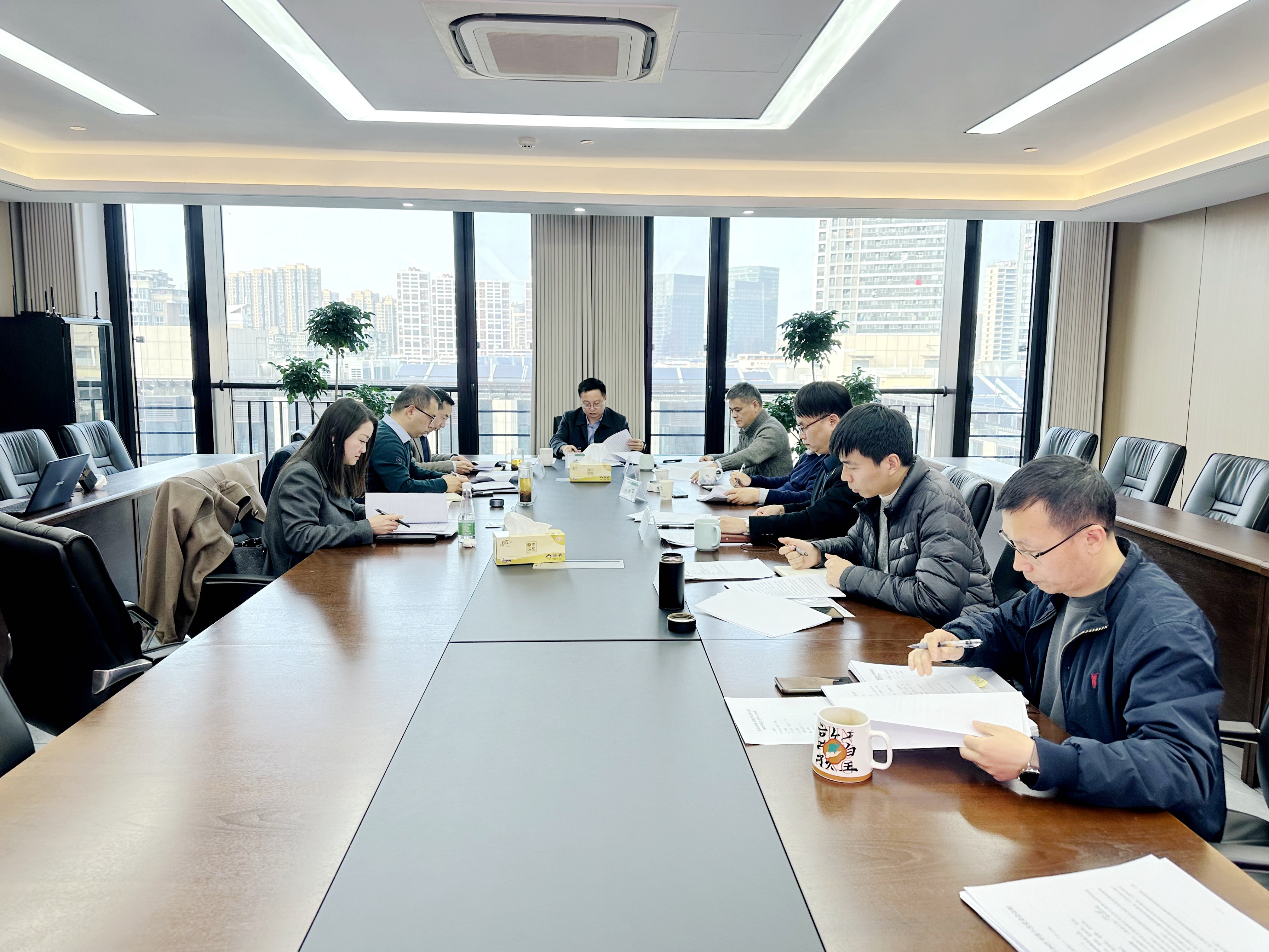 开云体云APP官网入口党委理论学习中心组专题学习全国“两会”精神