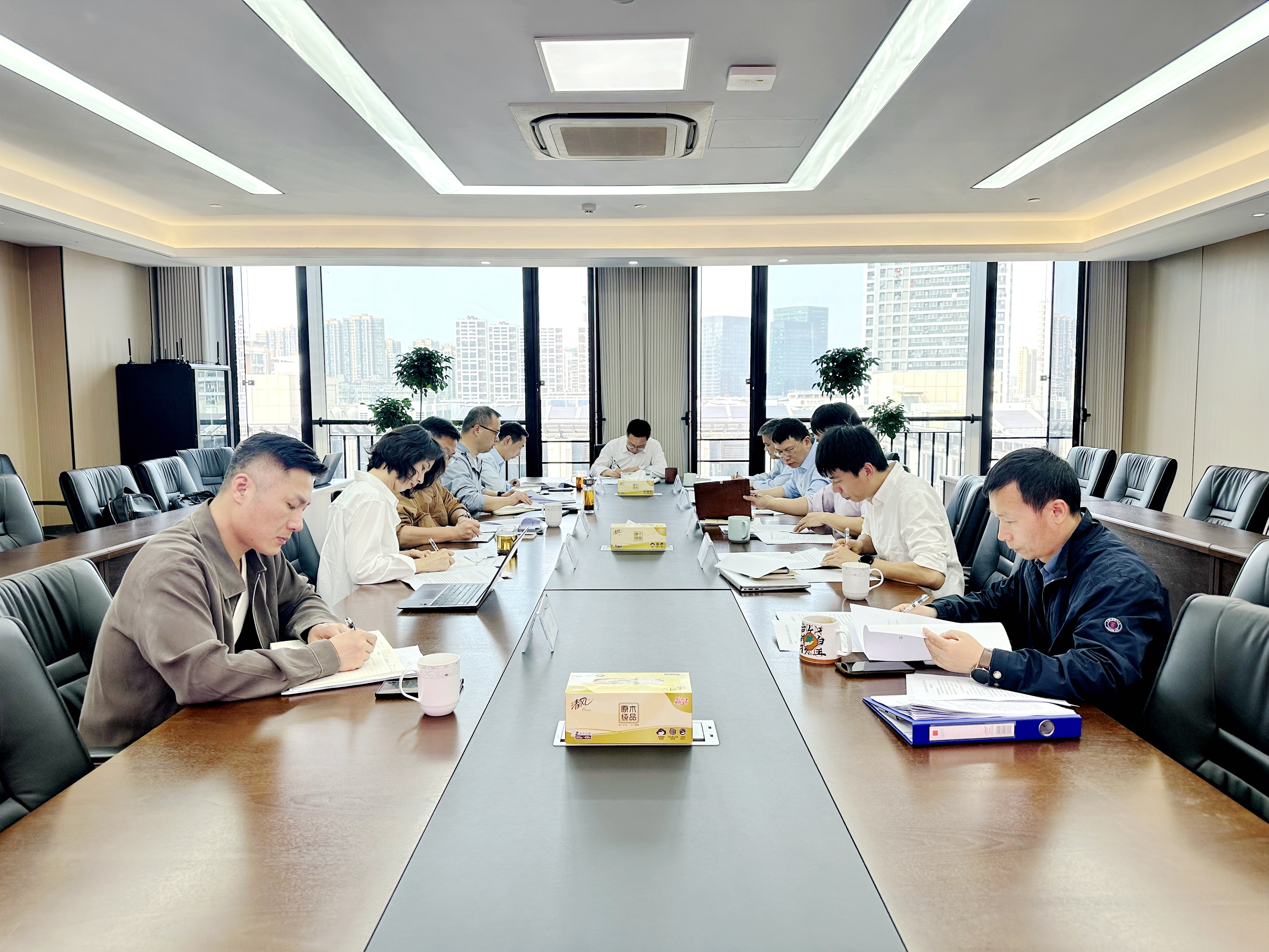 开云体云APP官网入口党委理论学习中心组举行专题研讨（扩大）学习会